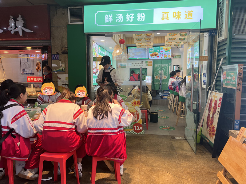 初次創業該怎么選擇加盟品牌？加盟餐飲行業能賺錢嗎？