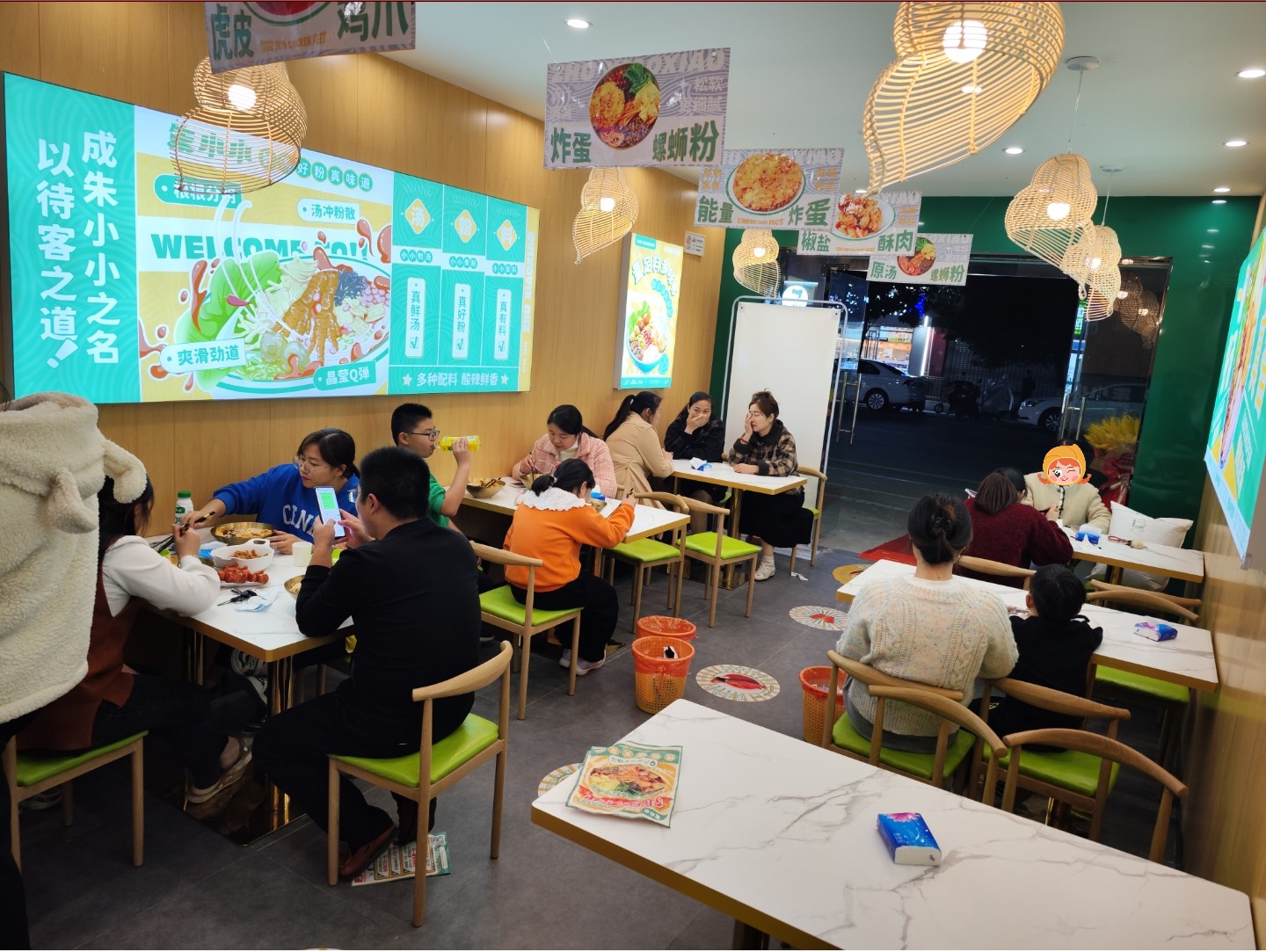 進入餐飲賽道，選擇開螺螄粉加盟店好不好？